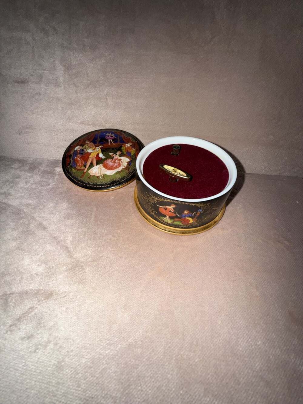 Vintage Ardleigh Elliott & Sons ‘92 Porcelain Music Box - Plays Swan Lake Theme